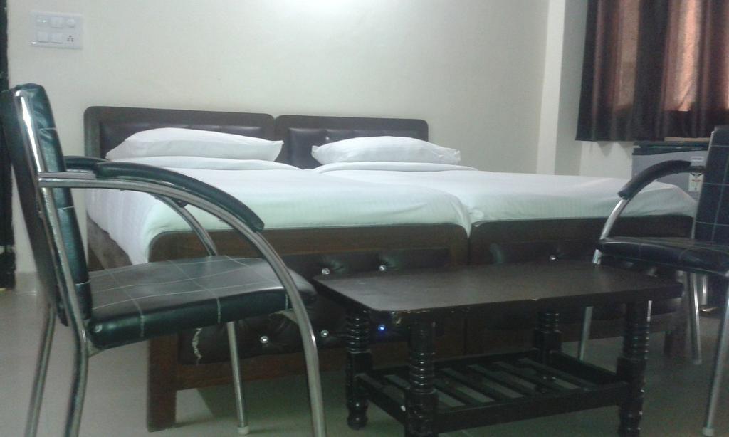 Charanpahari Hotel Νέο Δελχί Δωμάτιο φωτογραφία