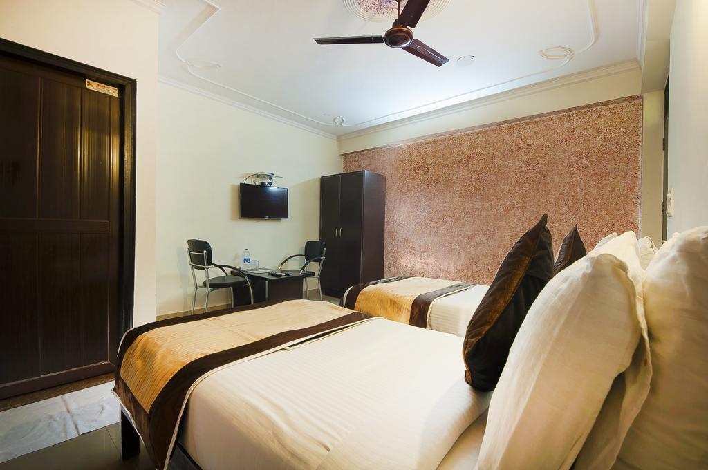 Charanpahari Hotel Νέο Δελχί Εξωτερικό φωτογραφία