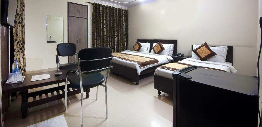 Charanpahari Hotel Νέο Δελχί Εξωτερικό φωτογραφία