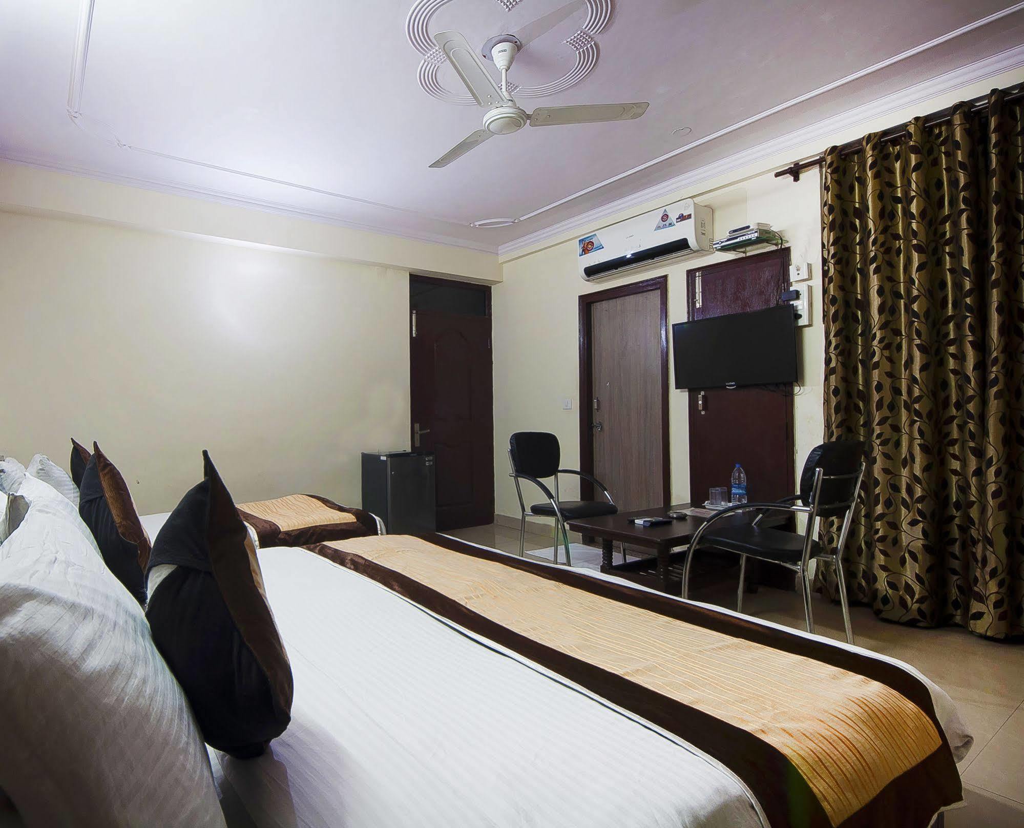Charanpahari Hotel Νέο Δελχί Εξωτερικό φωτογραφία