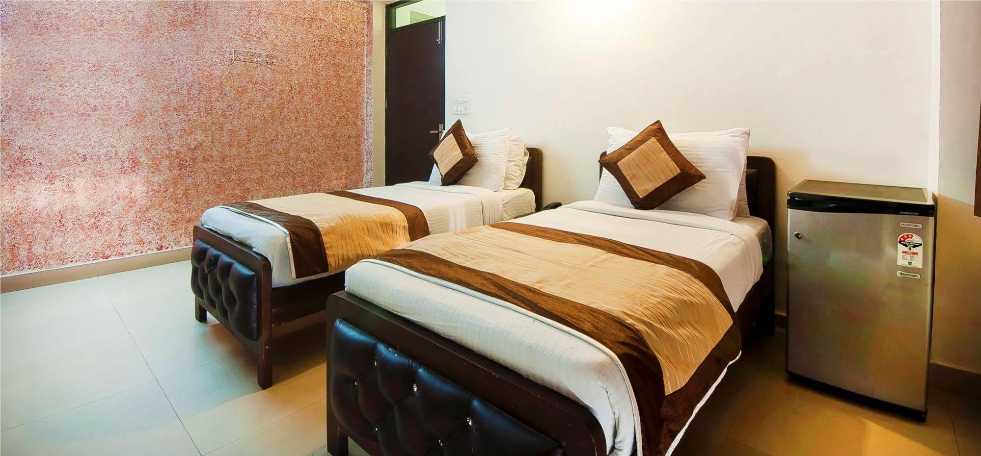 Charanpahari Hotel Νέο Δελχί Εξωτερικό φωτογραφία