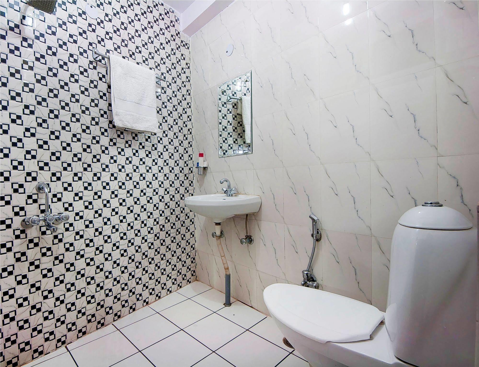 Charanpahari Hotel Νέο Δελχί Εξωτερικό φωτογραφία