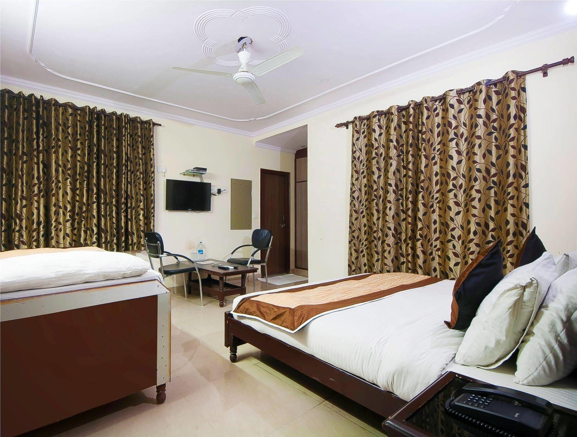 Charanpahari Hotel Νέο Δελχί Εξωτερικό φωτογραφία
