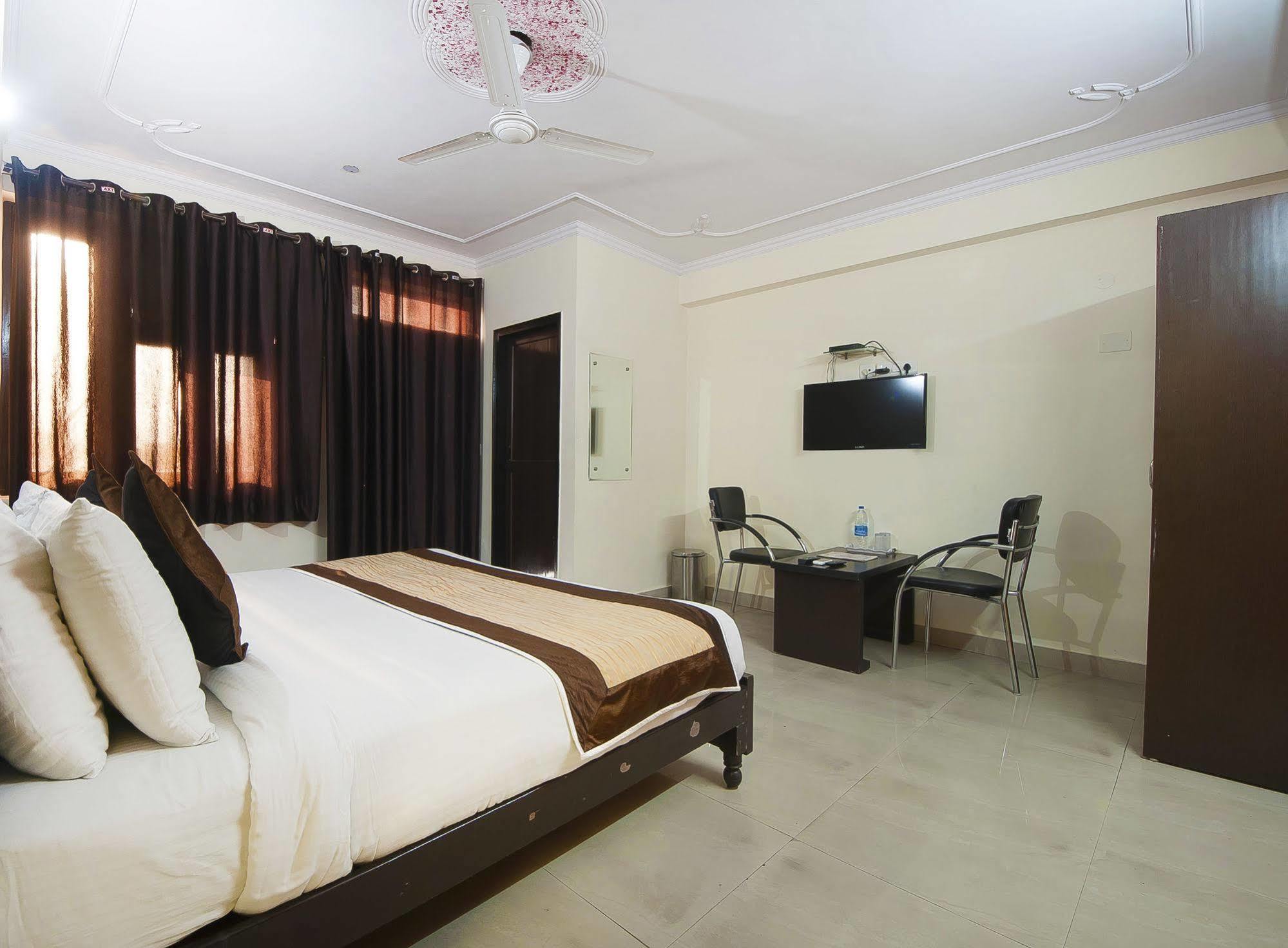 Charanpahari Hotel Νέο Δελχί Εξωτερικό φωτογραφία
