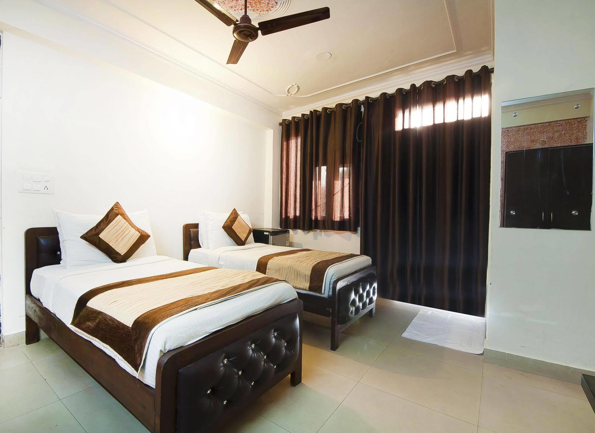 Charanpahari Hotel Νέο Δελχί Εξωτερικό φωτογραφία