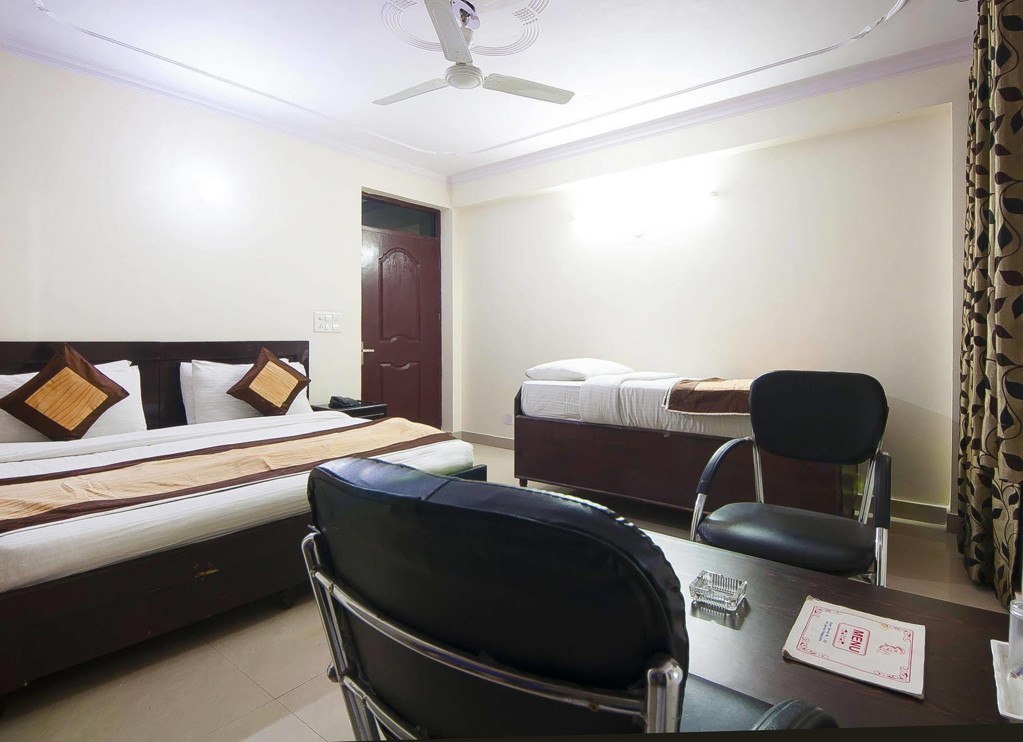 Charanpahari Hotel Νέο Δελχί Εξωτερικό φωτογραφία