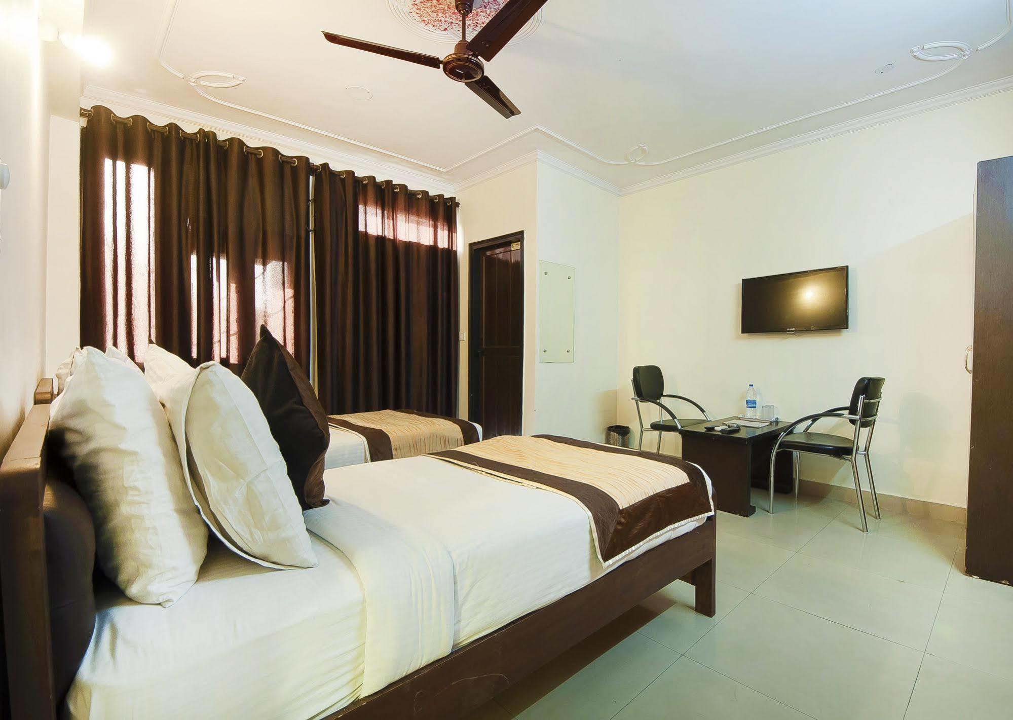 Charanpahari Hotel Νέο Δελχί Εξωτερικό φωτογραφία