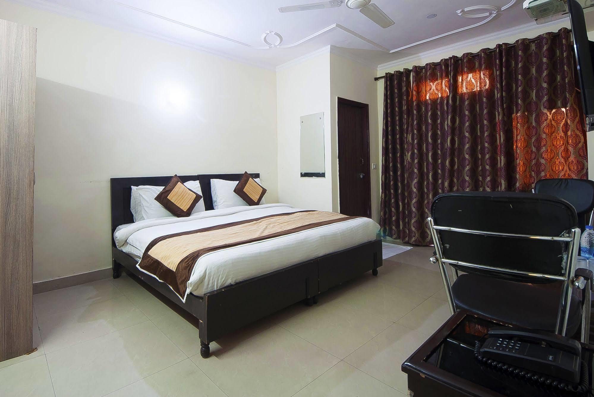 Charanpahari Hotel Νέο Δελχί Εξωτερικό φωτογραφία