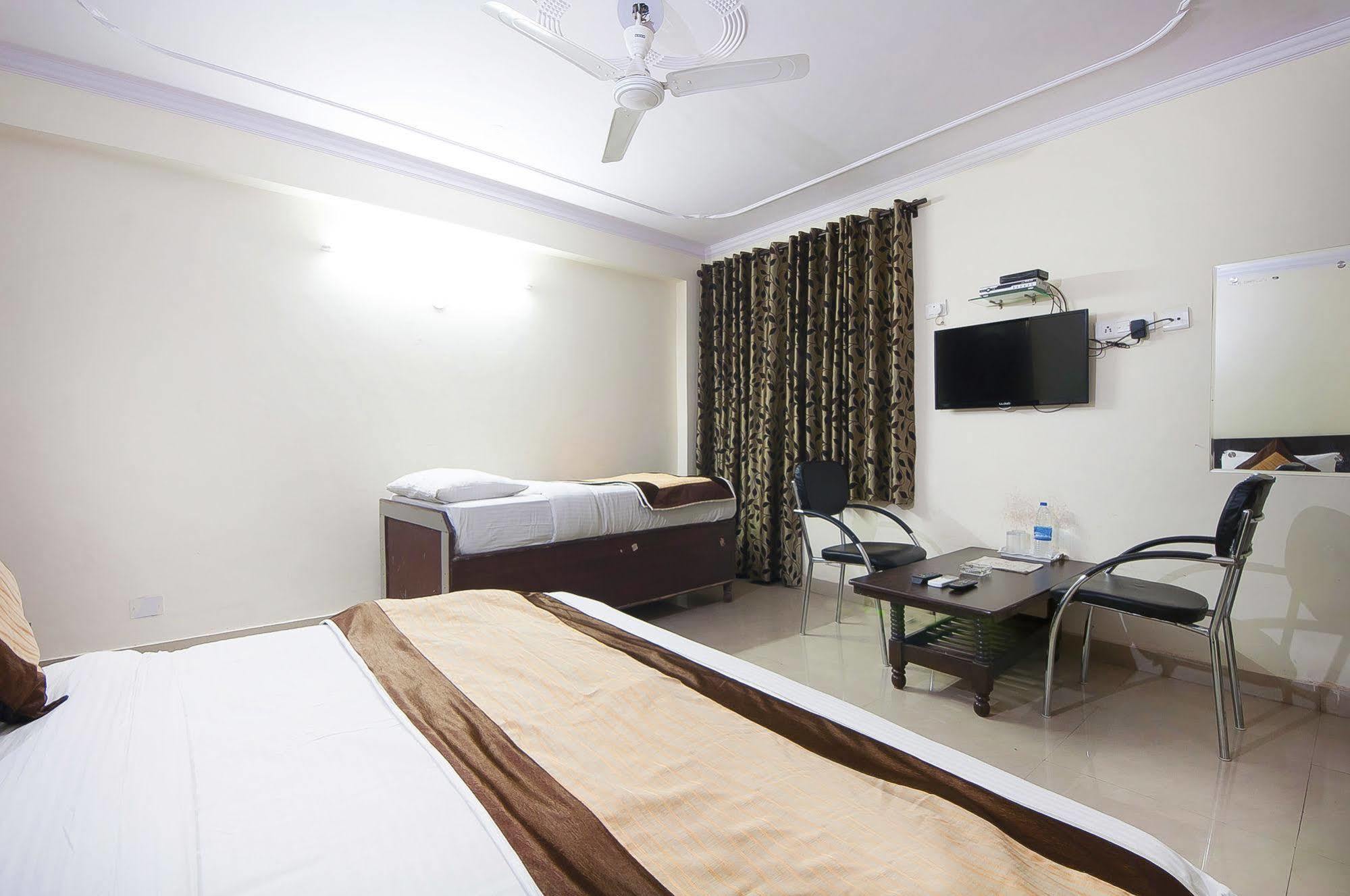 Charanpahari Hotel Νέο Δελχί Εξωτερικό φωτογραφία