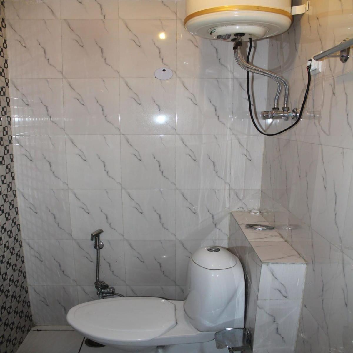 Charanpahari Hotel Νέο Δελχί Εξωτερικό φωτογραφία
