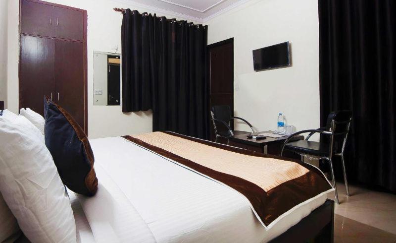 Charanpahari Hotel Νέο Δελχί Εξωτερικό φωτογραφία